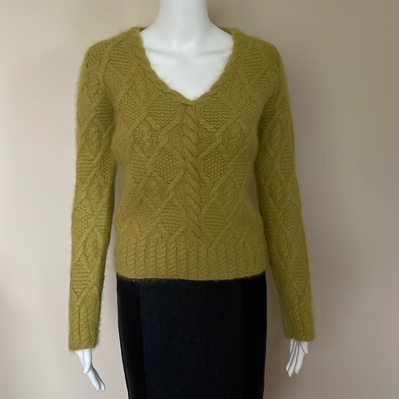 Philosophy Di Albert Ferretti Lime V Neck sweater. Sz US 6. - Picture 1 of 10